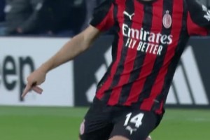 連摔倒都猜到了？米蘭：起初，人們以為這只是一腳普普通通的傳球