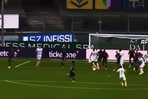 百看不厭！現(xiàn)場視角再來欣賞澤林斯基這腳超級世界波