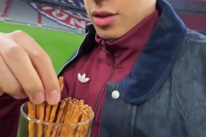 拜仁：搞定小鹿，只需要椒鹽餅干棒即可！