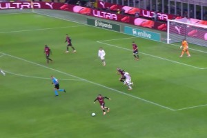 從后場到前場，帕夫洛維奇的積極跑動，為米蘭創(chuàng)造了這粒進球