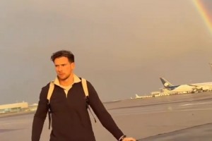 今晚好運加持？拜仁抵達巴黎時遇見落日彩虹