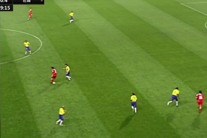 從從容容??當(dāng)年世界杯邵佳一vs巴西瀟灑轉(zhuǎn)身拉球過(guò)人