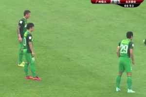 邵式弧線！當(dāng)年邵佳一精彩任意球絕殺恒大！