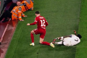 完美！利物浦官方怒贊布拉德利1v1防守維尼修斯