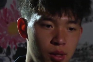 每體關(guān)注王鈺棟，直言英超與德甲或?qū)⒊蔀樗南乱徽?></span>
                                            <i class=