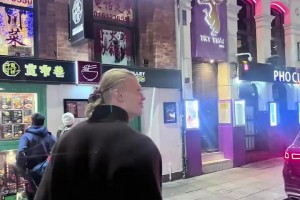 吃不完打包帶走！哈蘭德去吃中餐和粉絲一起合影！