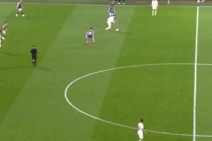 隊(duì)草和B費(fèi)的這次連線，和魯尼傳范佩西那次有異曲同工之妙