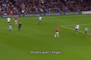 曾經(jīng)的費(fèi)萊尼，也像現(xiàn)在的馬奎爾一樣，為曼聯(lián)攻城拔寨