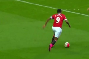 回顧馬夏爾對(duì)利物浦的首秀進(jìn)球毀了他的究竟是什么？