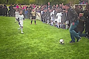 小孩：退役老頭欺我小無(wú)力