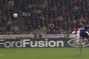 兩位頂級中鋒的完美配合！維埃里反擊傳中克雷斯波頭球破門！