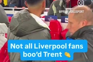 利物浦隊(duì)博主：球迷為阿諾德鼓掌，他毫無(wú)表示