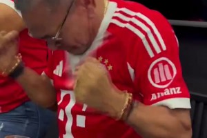 迪亞斯父母對(duì)兒子在歐冠對(duì)陣巴黎的比賽中進(jìn)球的反應(yīng)強(qiáng)烈