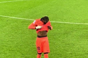 亞馬爾：看看我的八塊腹肌還在不在