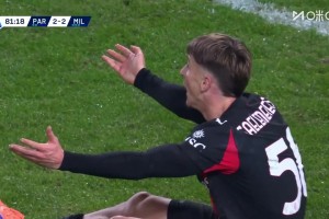 離譜空門不進！薩56單刀過掉鈴木彩艷，絕佳空門竟然打高了！