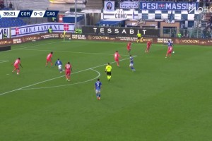 有點辣眼睛！莫拉塔門前射門竟踢空