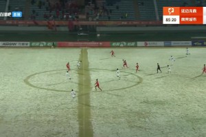 延吉冰天雪地，白色場地白色用球，這對(duì)前鋒和守門員都是考驗(yàn)