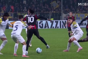 單刀不進！萊奧腳后跟精妙傳球！普利西奇單刀打門偏出！