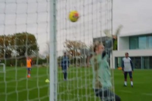 直擊熱刺訓(xùn)練備戰(zhàn)對陣紅魔！大伙有說有笑看起來很輕松呀~