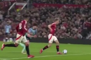 曼聯(lián)博主：都是半斤八兩，看看霍伊倫的這次機(jī)會