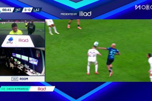 進球取消！澤林斯基遠射破門！主裁查看VAR判罰迪馬爾科手球！