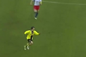 笑納大禮！足壇名場(chǎng)面：羅西基最后時(shí)刻面對(duì)空門提前慶祝！