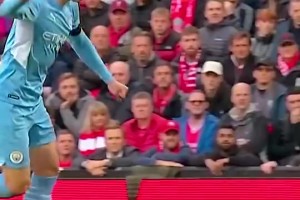 B席曾連續(xù)上演“圓規(guī)秀”令紅軍眾將無從招架