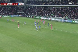 意大利圍攻第88分鐘打破僵局！迪馬爾科助攻曼奇尼俯沖頭球破門(mén)！