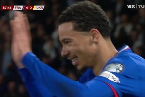 ?；倏送粕淦崎T！攻入國家隊(duì)處子球！姆總禁區(qū)內(nèi)橫傳送助攻！