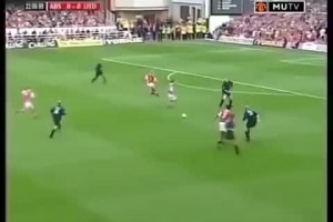 基恩梅開二度，幫助曼聯(lián)在海布里球場取得勝利