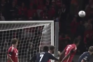 歐冠官推：這一腳和澤林斯基那腳，哪個(gè)更驚艷？