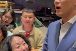 郭艾倫的女粉絲基礎還是很龐大??！就是怎么看起來都是中老年