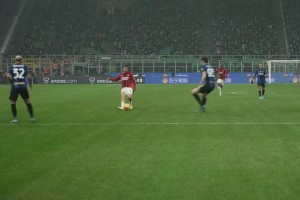 米蘭德比回顧！吉魯在3分鐘內(nèi)梅開(kāi)二度，助AC米蘭逆轉(zhuǎn)戰(zhàn)勝?lài)?guó)米