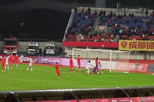 球迷現(xiàn)場目睹汪士欽對陣越南離譜失誤：WC這什么啊？