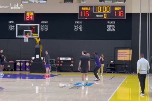 命中率還行？詹姆斯從湖人發(fā)展聯(lián)盟回歸主隊訓(xùn)練！猛練定點三分！