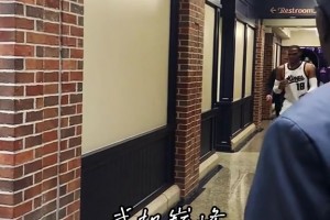 “命運的捉弄～威少開賽三戰(zhàn)雷霆皆敗，威少眼神里只剩無奈“