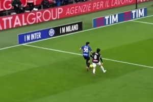 穩(wěn)！國米官推：面對米蘭眾將的瘋狂高壓，藍(lán)黑將士并未自亂陣腳