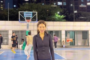 籃球網(wǎng)紅石一童曬野球場進球視頻配文：今天打得確實有點火熱！~