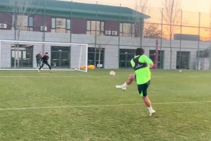 網(wǎng)友怒贊：張稀哲的射門腳法控制在國內(nèi)仍屬頂尖