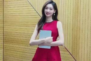 現(xiàn)在的體育主持都這么卷了嗎？金佳悅這顏值難怪大侄子都把不住