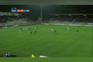 簡直無解！小儒尼尼奧中圈附近任意球直接轟進(jìn)！