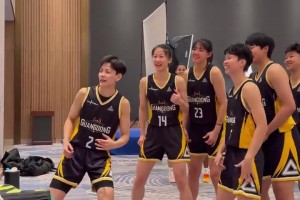 沒(méi)看懂，廣東女籃這是跳啥舞呢？