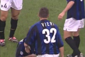 完美中鋒維埃里！有身體有技術(shù)進(jìn)球美如畫！