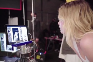 這活不好干！內(nèi)馬爾此前和模特一起拍內(nèi)衣廣告！