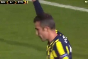 范佩西重返老特拉福德球場(chǎng)攻破曼聯(lián)球門，贏得全場(chǎng)球迷掌聲