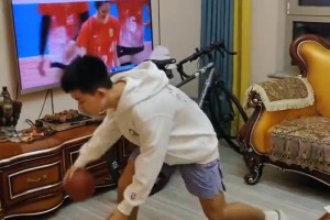 小孩哥說(shuō)自己在模仿東契奇，你們覺(jué)得像嗎