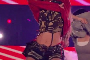 尖叫的竟然是女粉？詹姆斯球迷宋雨琦的唱跳！業(yè)務(wù)能力沒(méi)話(huà)說(shuō)~