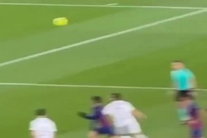 常規(guī)操作！現(xiàn)場(chǎng)直拍佩德里創(chuàng)造力和沉穩(wěn)兼具的中場(chǎng)技巧！