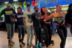 奧尼爾真的是什么都會(huì)玩！有一說(shuō)一這幾個(gè)美女身材不錯(cuò)~