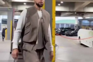 勇士客場(chǎng)開(kāi)拓者，庫(kù)里抵達(dá)球館狀態(tài)輕松